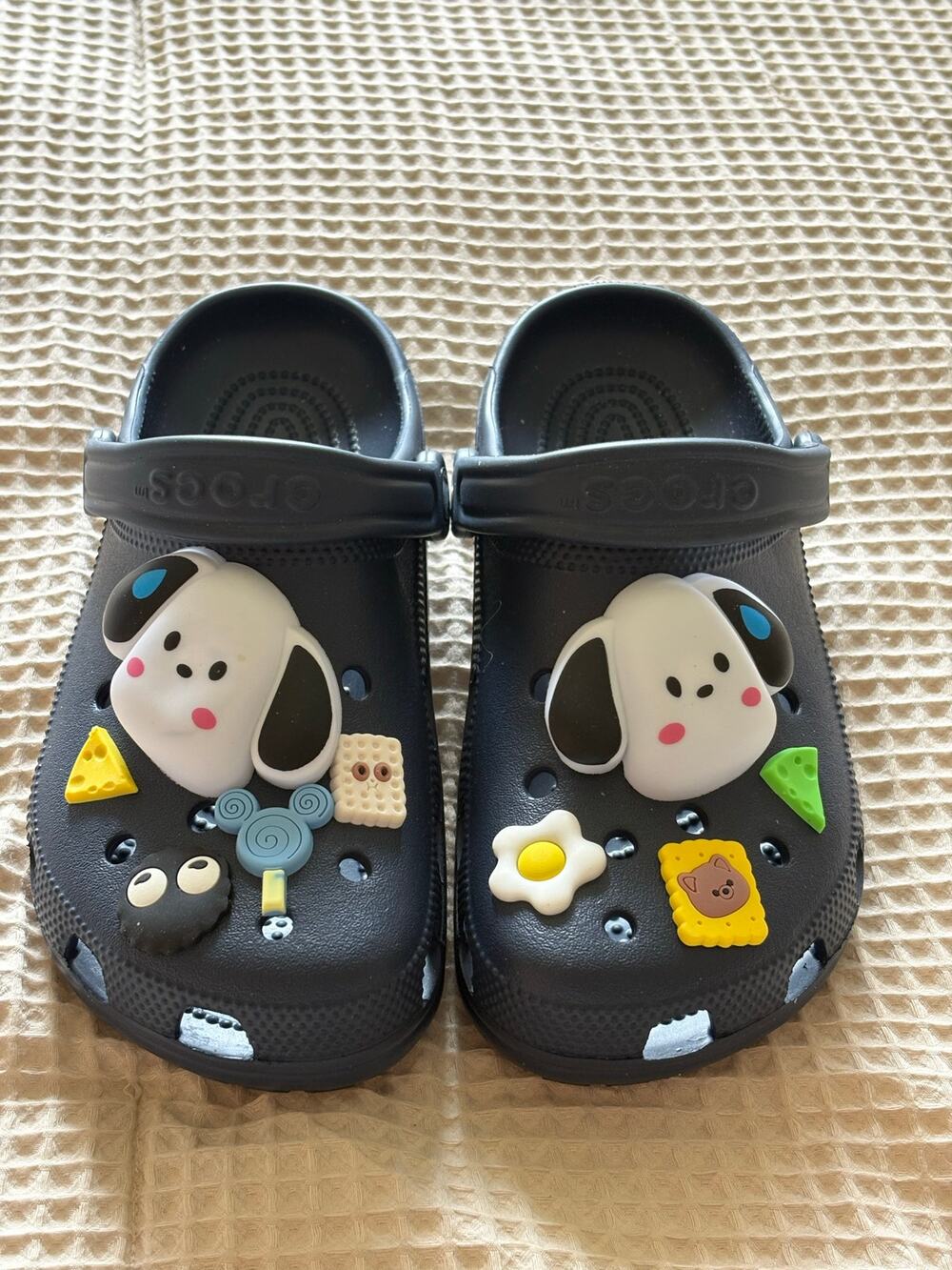 NWOT Crocs Classic Clogs Navy Men’s 6 Women’s 8 Dog Jibbitz